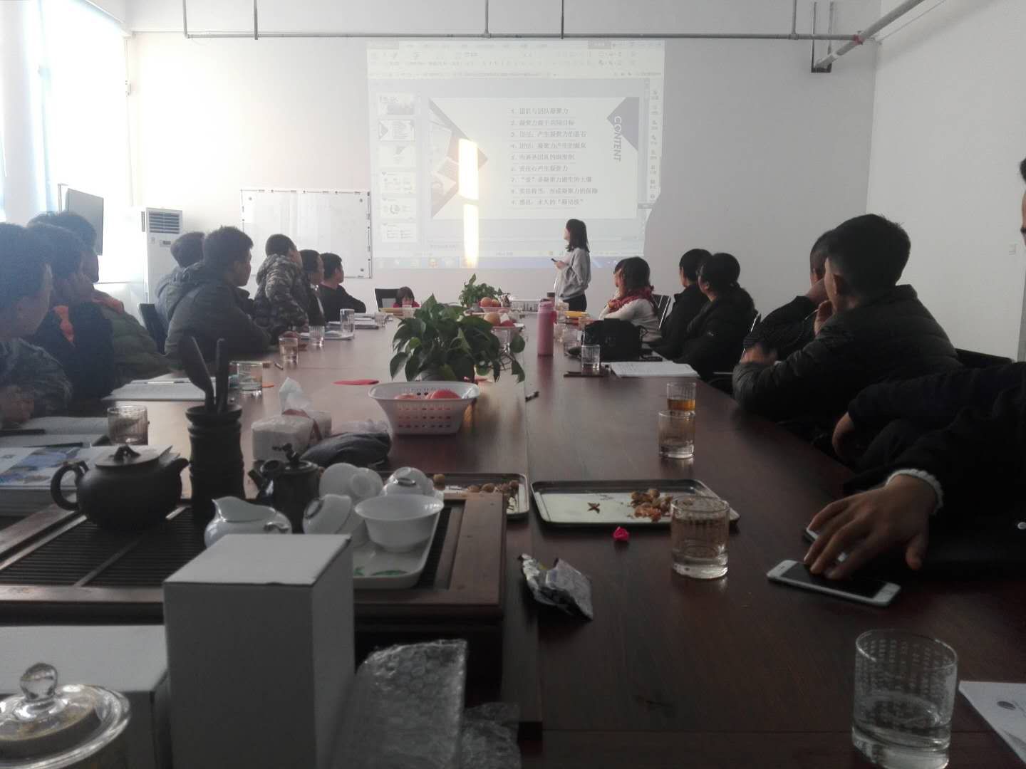 優(yōu)秀員工進(jìn)行“我的海藍(lán)夢”演講 優(yōu)秀員工進(jìn)行“我的海藍(lán)夢”演講